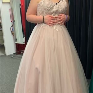 Prom dress / ball gown